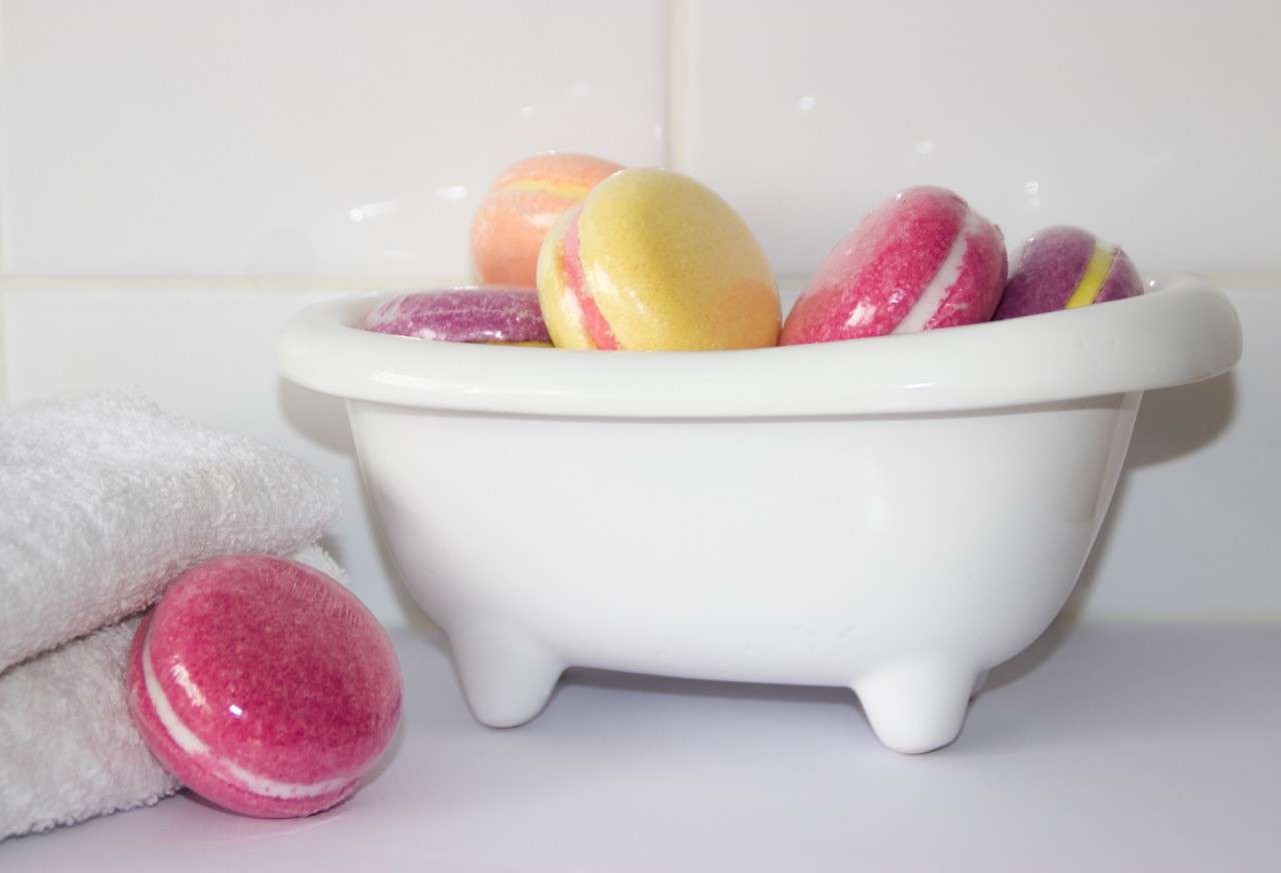 Small ceramic bathtub Color ivory